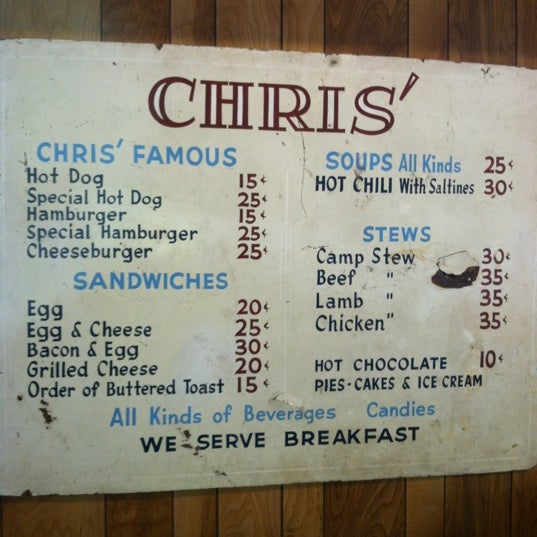 Foto diambil di Chris&#39; Famous Hotdogs oleh Scott L. pada 5/16/2012