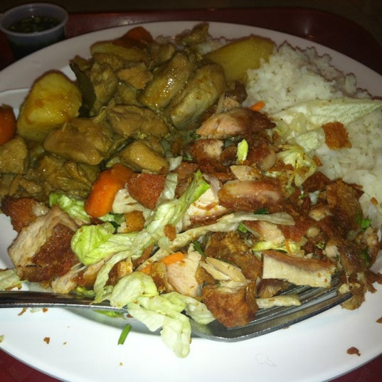 Снимок сделан в Sapphire Asian Cuisine &amp; Lounge пользователем Maita N. 1/30/2012