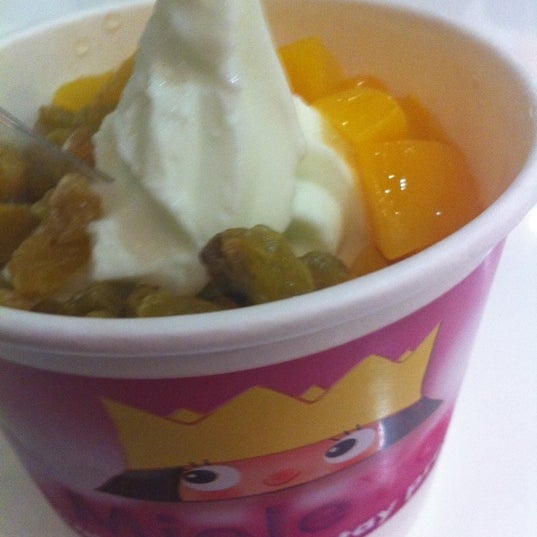 รูปภาพถ่ายที่ Mieleyo Premium Frozen Yogurt โดย Laine L. เมื่อ 9/29/2011
