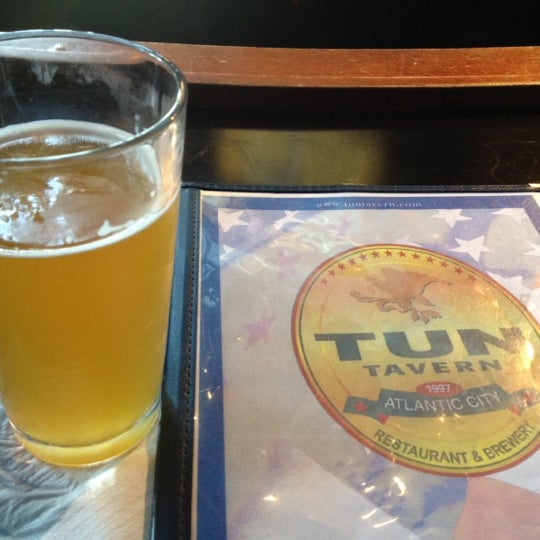 6/29/2012 tarihinde Samkit S.ziyaretçi tarafından Tun Tavern Restaurant &amp; Brewery'de çekilen fotoğraf