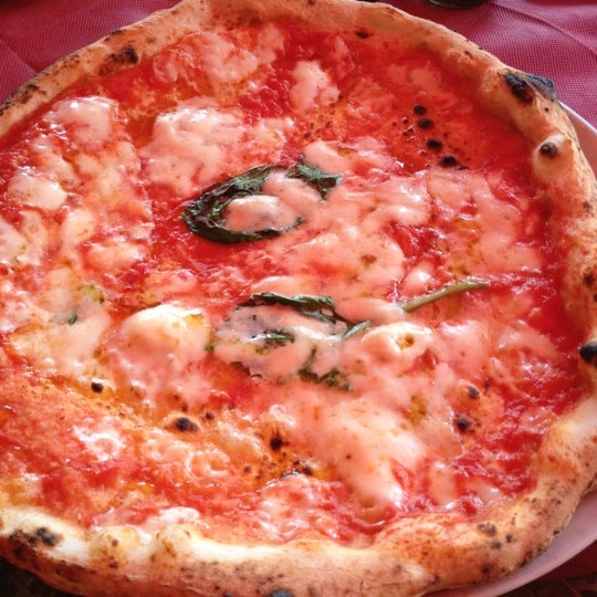 7/25/2012 tarihinde Luigi U.ziyaretçi tarafından Pizzeria Salvo'de çekilen fotoğraf