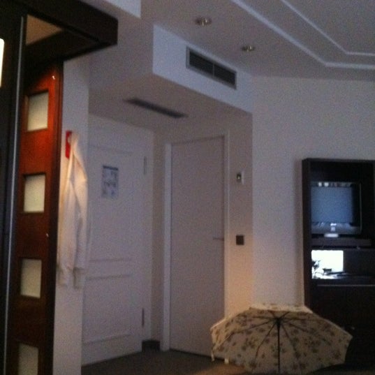 รูปภาพถ่ายที่ Kastens Hotel Luisenhof โดย Andris D. เมื่อ 6/6/2012