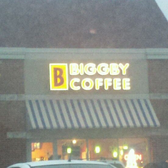 Photo taken at BIGGBY COFFEE by Emma R. on 1/12/2012