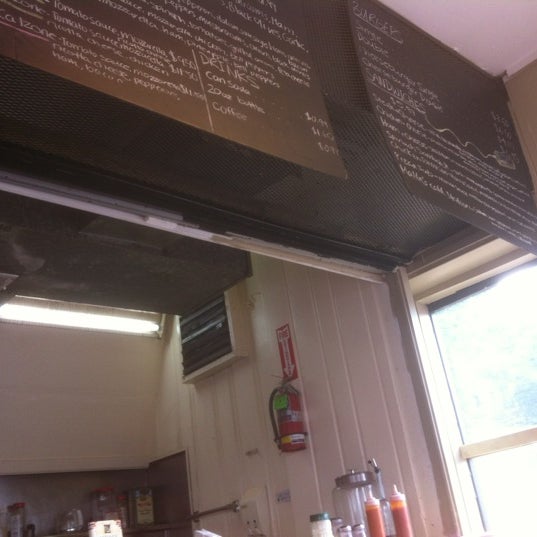 Foto diambil di Mama&#39;s Pizza Kitchen oleh Eat Shop Live Anacostia !. pada 6/21/2012