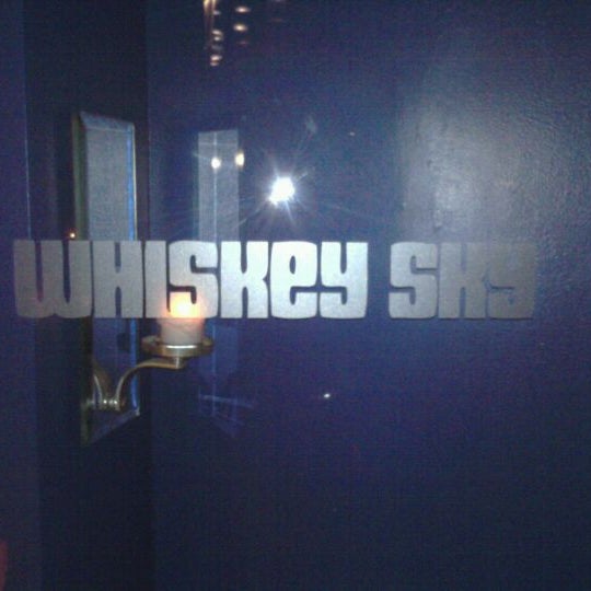 Photo prise au Whiskey Sky par Jason H. le12/3/2011