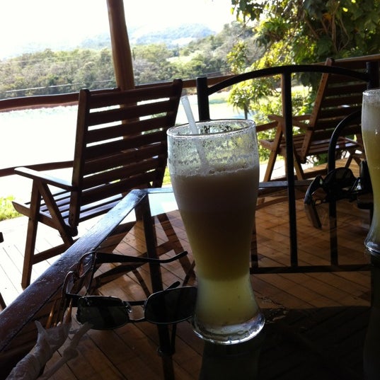 Restaurant, bookstore and 23 hot and cold coffee beverages. Try the pineaple smoothie mjummie!