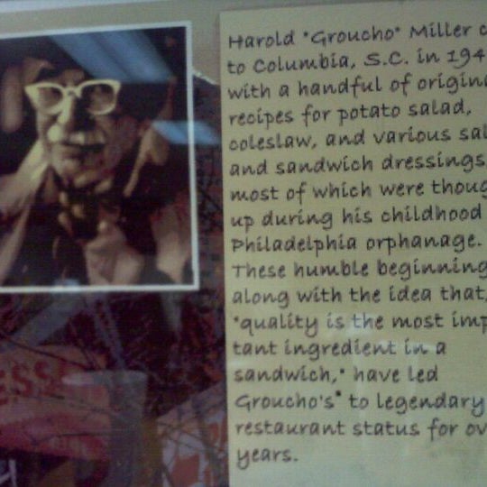10/6/2011 tarihinde Katie D.ziyaretçi tarafından Groucho&#39;s Original Deli'de çekilen fotoğraf