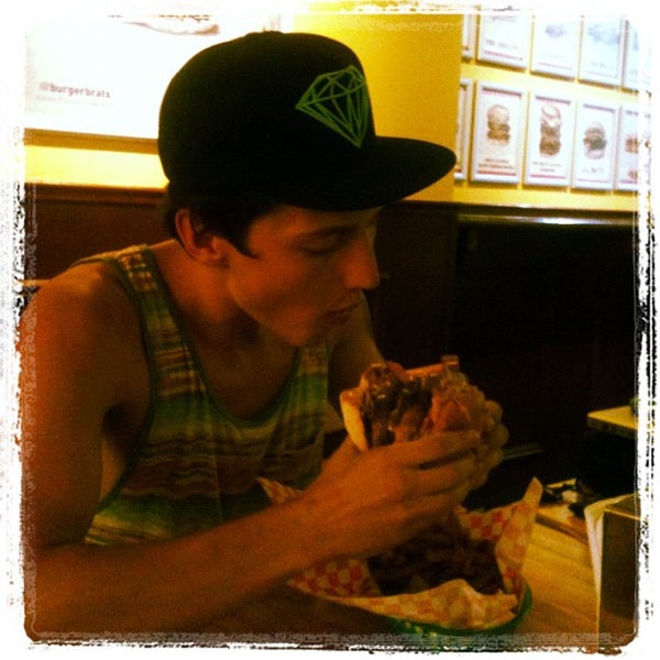 8/20/2012에 Raza J님이 Burger Brats에서 찍은 사진