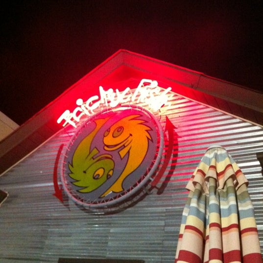 รูปภาพถ่ายที่ Tricky Fish โดย Brendan T. เมื่อ 8/23/2012