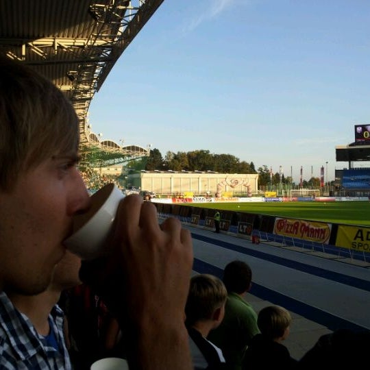 Foto tirada no(a) Gugl - Stadion der Stadt Linz por Mischa S. em 9/16/2011