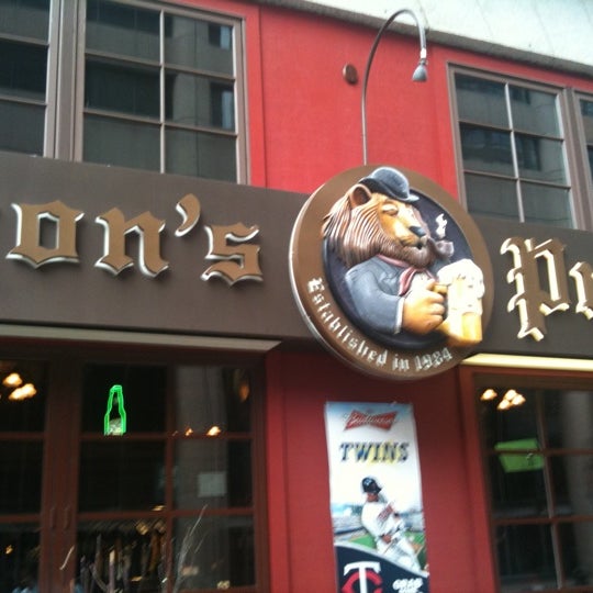 Foto tirada no(a) Lyon&#39;s Pub por Shane M. em 4/9/2011