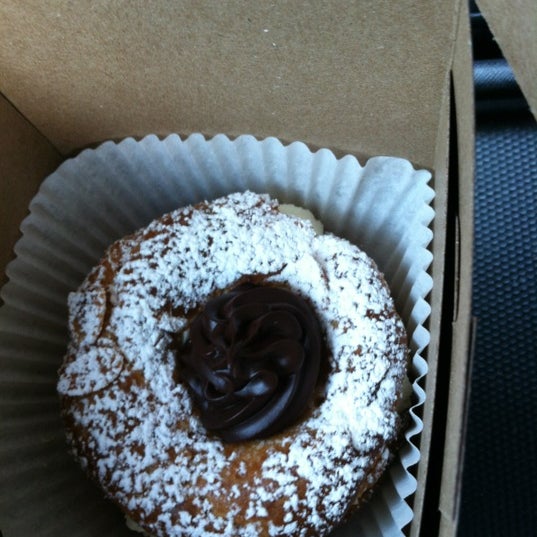 6/19/2012 tarihinde Emily H.ziyaretçi tarafından The Happy Tart Gluten Free Bakery'de çekilen fotoğraf