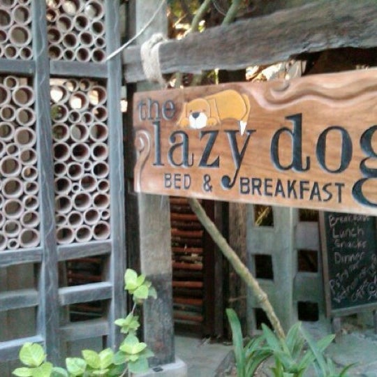 Foto tirada no(a) The Lazy Dog Bed &amp; Breakfast por Christian N. em 4/21/2012