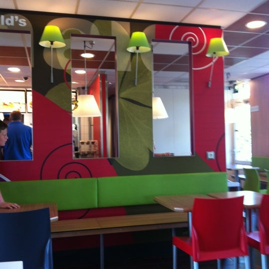 Foto tomada en McDonald&#39;s  por Manuel N. el 5/22/2012