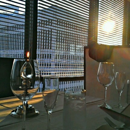 รูปภาพถ่ายที่ Bentley&#39;s Restaurant on 27 โดย Chris M. เมื่อ 7/3/2012