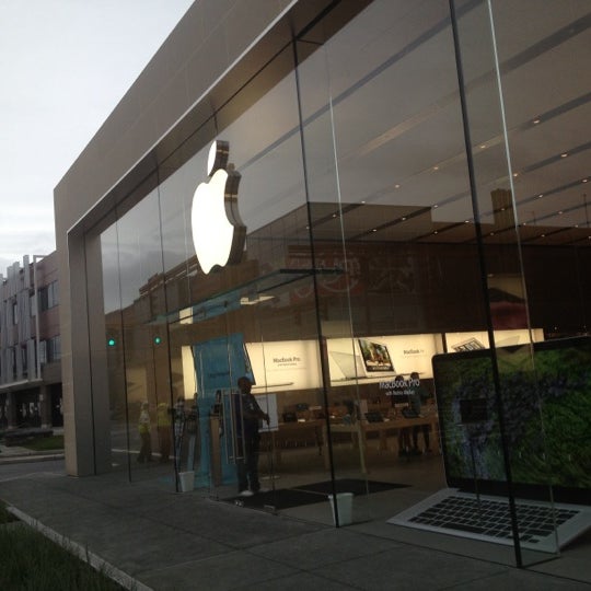 Apple Ridge Hill Electronics Store in Northeast Yonkers