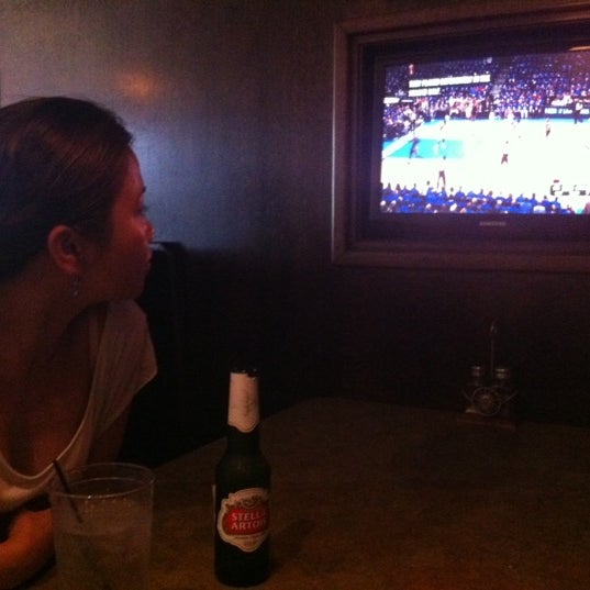 Das Foto wurde bei 44 Sports Lounge von Jennifer R. am 6/1/2012 aufgenommen