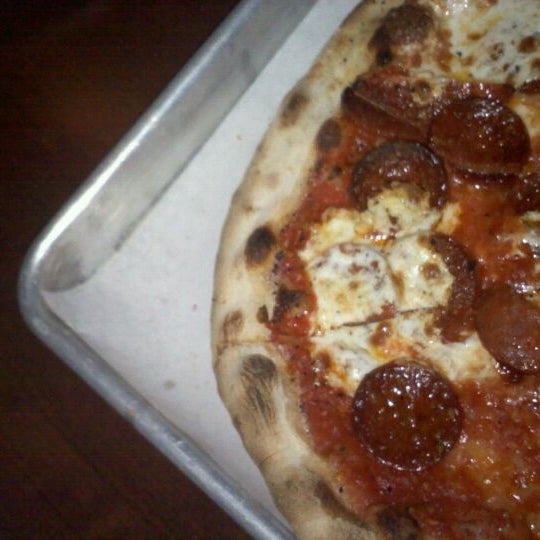 Foto tirada no(a) Haven Pizzeria por Uncle B. em 6/6/2012