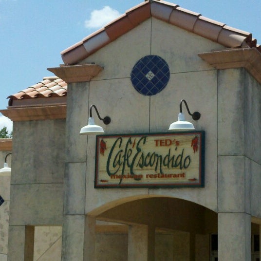 Photo taken at Ted&#39;s Cafe Escondido - Edmond by Darryl S. on 7/4/2012