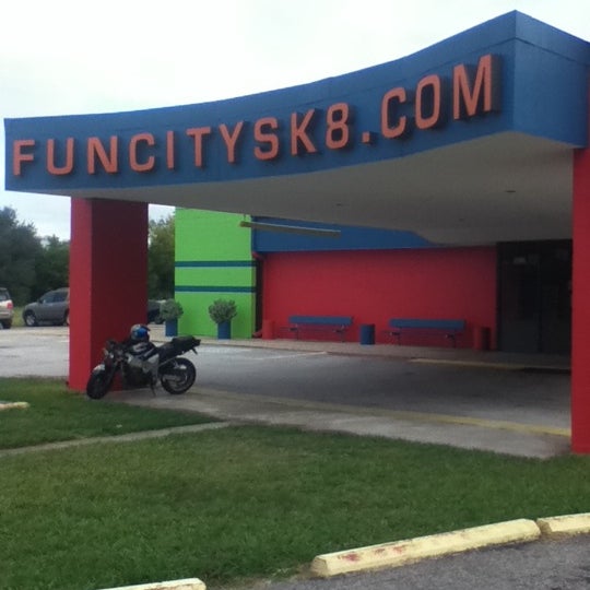 10/27/2011 tarihinde Mr. Q.ziyaretçi tarafından Funcity Sk8 &amp; Play'de çekilen fotoğraf