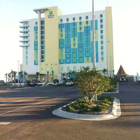 Photo taken at Holiday Inn Resort Pensacola Beach by Alissa on 1/6/2012