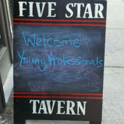 Foto scattata a Five Star Tavern da Jackie W. il 12/8/2011