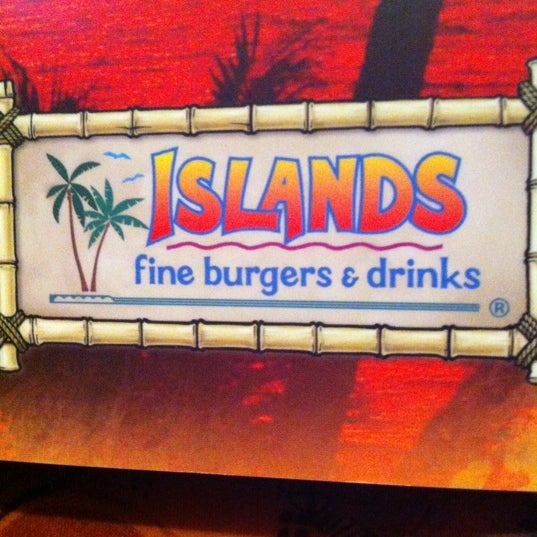 Photo taken at Islands Restaurant by Che Che J. on 3/22/2012