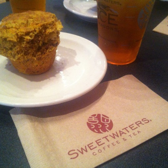 Foto tirada no(a) Sweetwaters Coffee &amp; Tea Washington St. por Owen M. em 8/31/2012