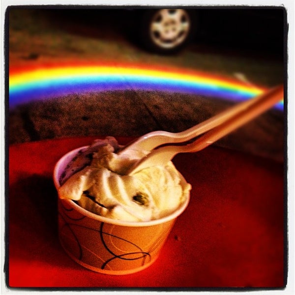 Das Foto wurde bei Double Rainbow Cafe von Vanessa H. am 7/31/2012 aufgenommen