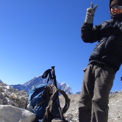 Foto tirada no(a) Mount Everest | Sagarmāthā | सगरमाथा | ཇོ་མོ་གླང་མ | 珠穆朗玛峰 por Zhang N. em 2/13/2011