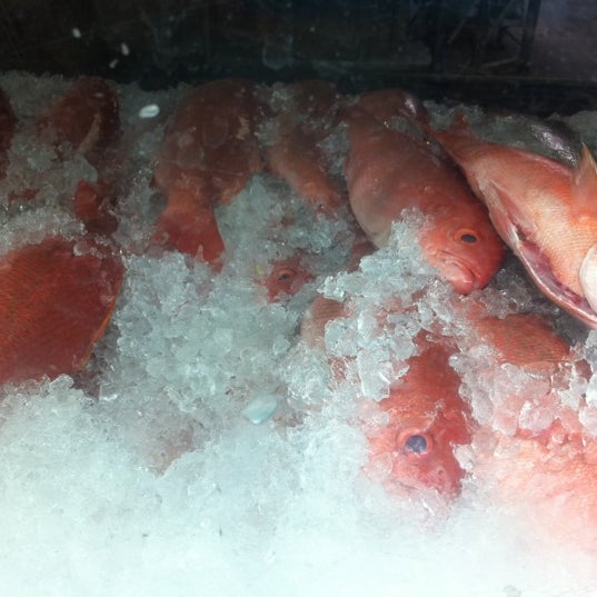 8/27/2011 tarihinde Stephanie G.ziyaretçi tarafından Golden Rule Seafood'de çekilen fotoğraf
