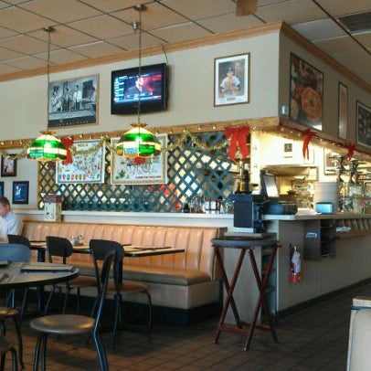 Photo taken at Carlucci&#39;s Pizzeria by Gofery B. on 12/14/2011