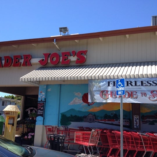 Trader Joe's Downtown Menlo Park 1433人の訪問者 から 7個のTips 件