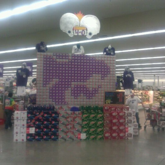 Photo taken at Hy-Vee by Drew on 10/8/2011