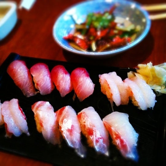 Photo taken at Sushi Hachi by Mitsuhiro K. on 6/13/2012