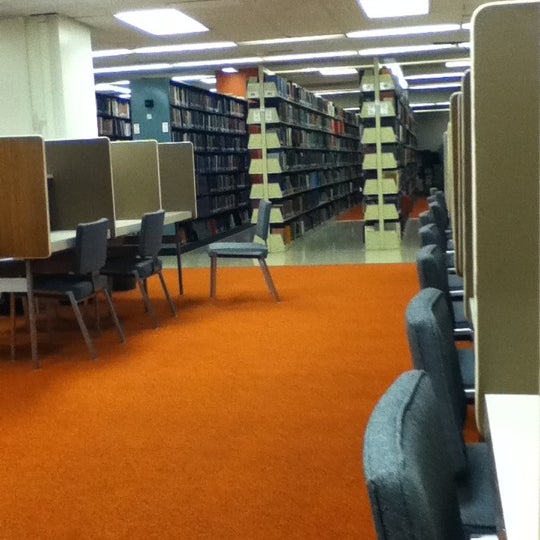 1/23/2011 tarihinde Anna A.ziyaretçi tarafından Hamilton Library'de çekilen fotoğraf