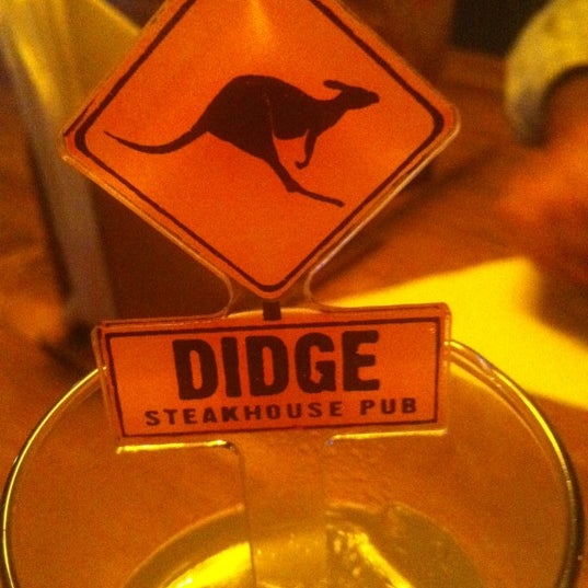 Das Foto wurde bei Didge Steakhouse Pub von Rafael V. am 6/30/2012 aufgenommen