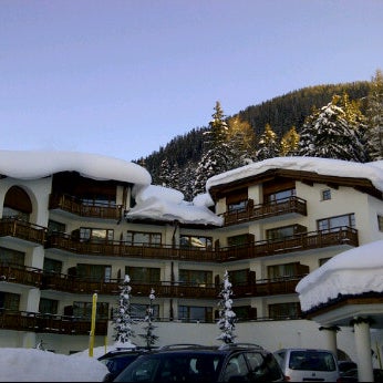 Foto tirada no(a) Arabella Hotel Waldhuus Davos por Adam S. em 1/14/2012