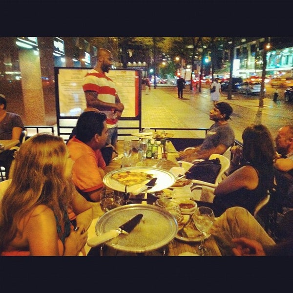 Das Foto wurde bei Aperitivo Pizza Bar von Wiafe M. am 8/22/2012 aufgenommen