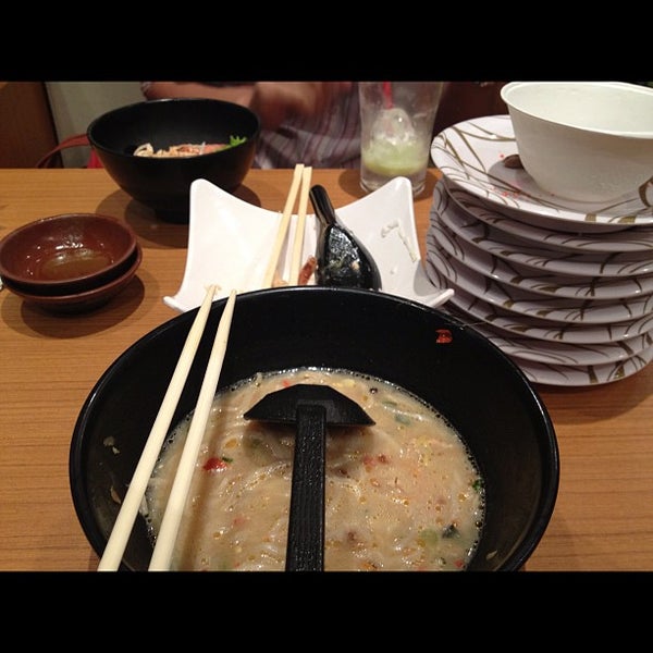 Foto tirada no(a) Ramen-Ten | Shin Tokyo Sushi™ por Nur Idayu em 8/2/2012