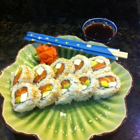Foto tomada en Nami Sushi  por Monica R. el 11/25/2011