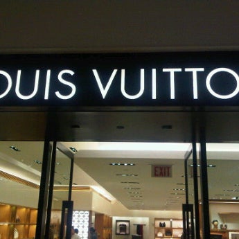 Louis Vuitton St. Louis Plaza Frontenac store, United States