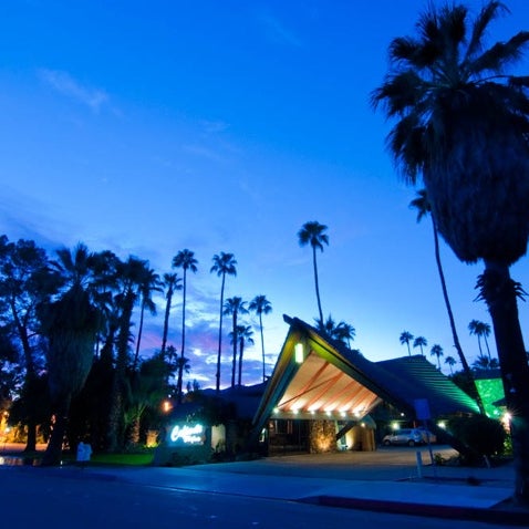 Снимок сделан в Caliente Tropics Resort Hotel пользователем Brian J. 4/2/2012