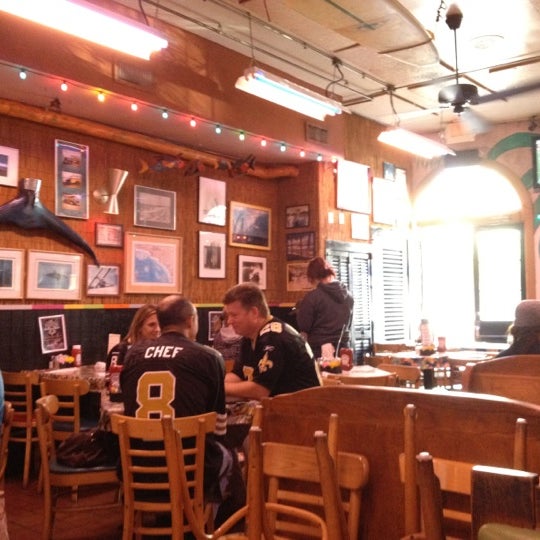 Foto tomada en 701 Bar &amp; Restaurant  por Donald P. el 11/5/2011