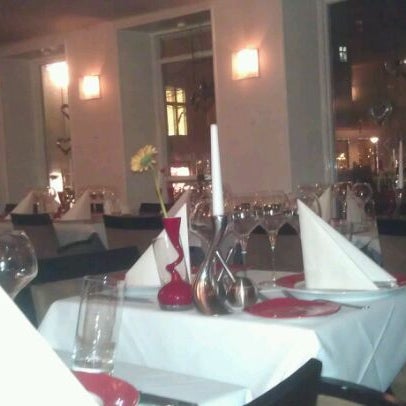 Das Foto wurde bei Restaurant Amalfi von Othmane L. am 11/15/2011 aufgenommen