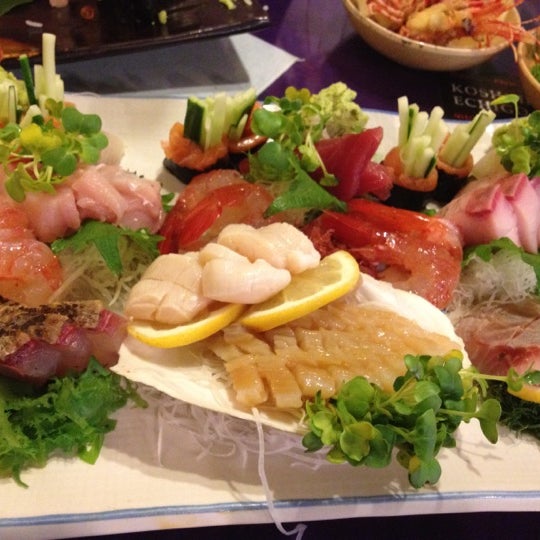 รูปภาพถ่ายที่ Shiki Japanese Restaurant โดย Pierson L. เมื่อ 8/4/2012