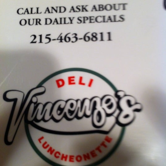 รูปภาพถ่ายที่ Vincenzo&#39;s Deli โดย Michael R. เมื่อ 12/7/2011