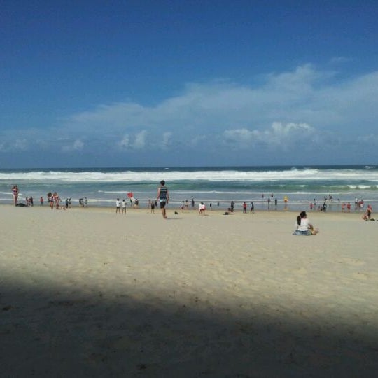 Das Foto wurde bei Kurrawa Beach von Sylvie am 12/25/2011 aufgenommen