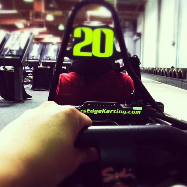 Снимок сделан в Racer&#39;s Edge Indoor Karting пользователем Joe C. 8/26/2012
