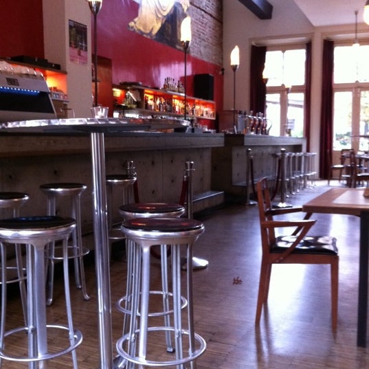Foto diambil di Stadscafé-Restaurant &#39;t Feithhuis oleh Fokke R. pada 11/6/2011